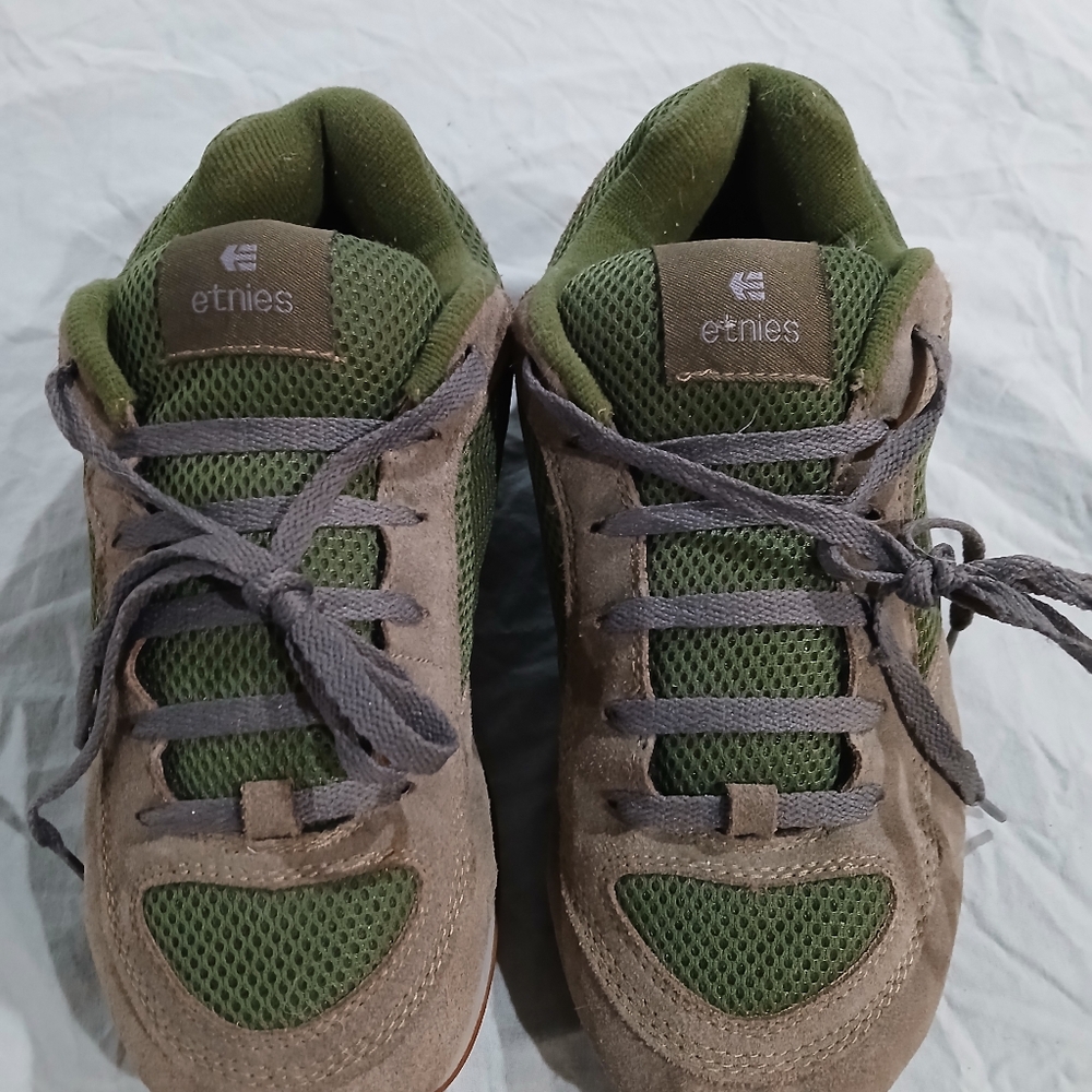 Etnies Skateboarding Sneaker Size 9